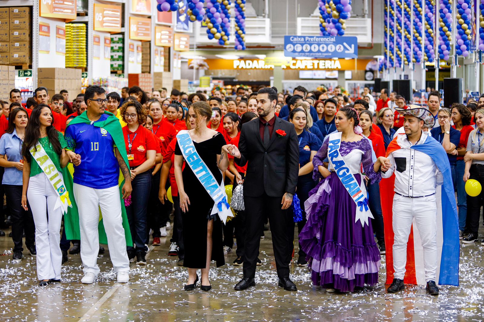 Campanha digital do Assaí exibida em múltiplos dispositivos