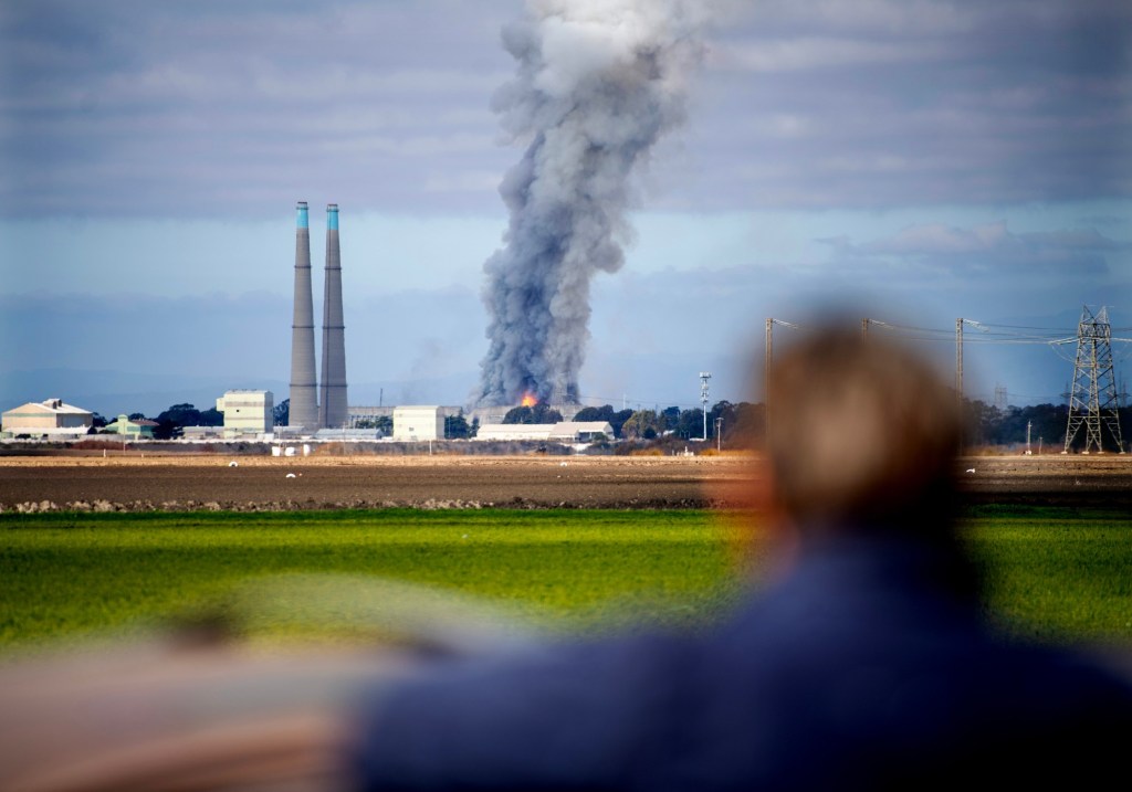 Moradores Próximos ao Incêndio em Moss Landing Colaboram para Avaliar Impacto na Saúde