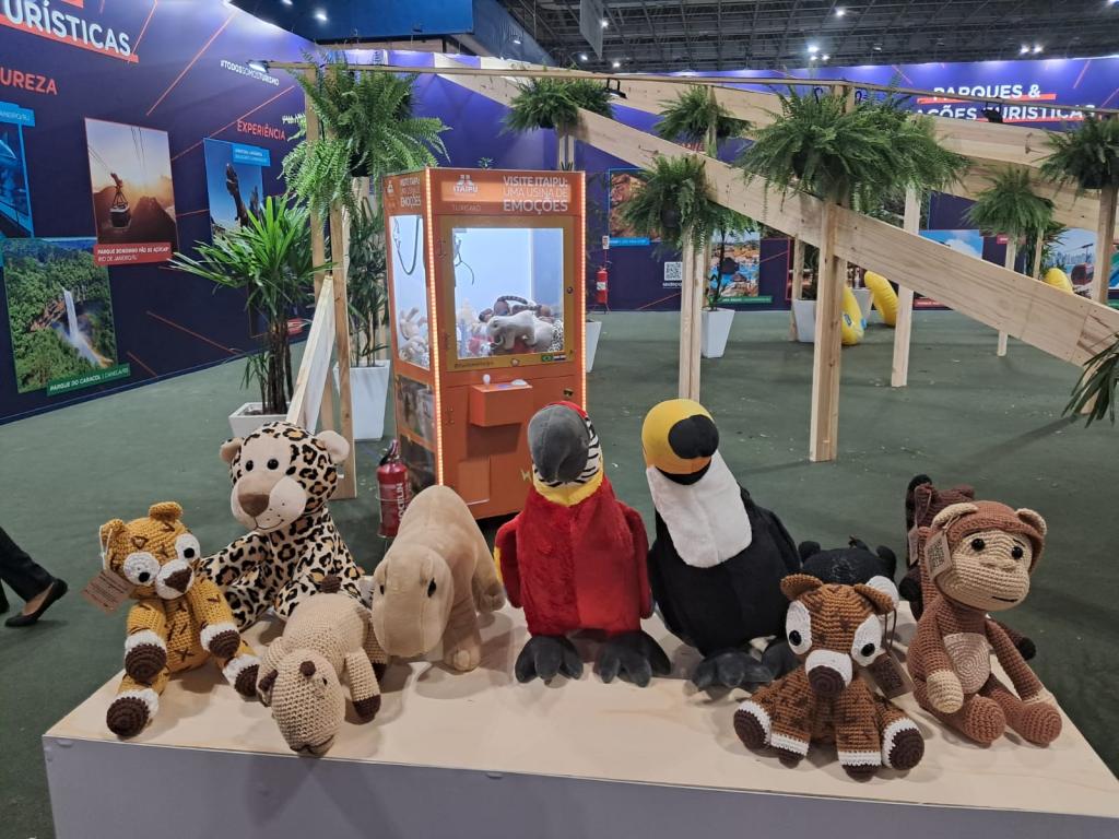 Equipe de conteúdo da Foxy alinhando narrativas do programa social